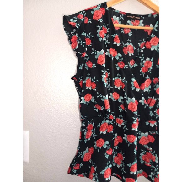 Almost Famous Summer Floral Ruffle Short Sleeve Elastic Waist Red Blue L Blouse - Picture 5 of 9